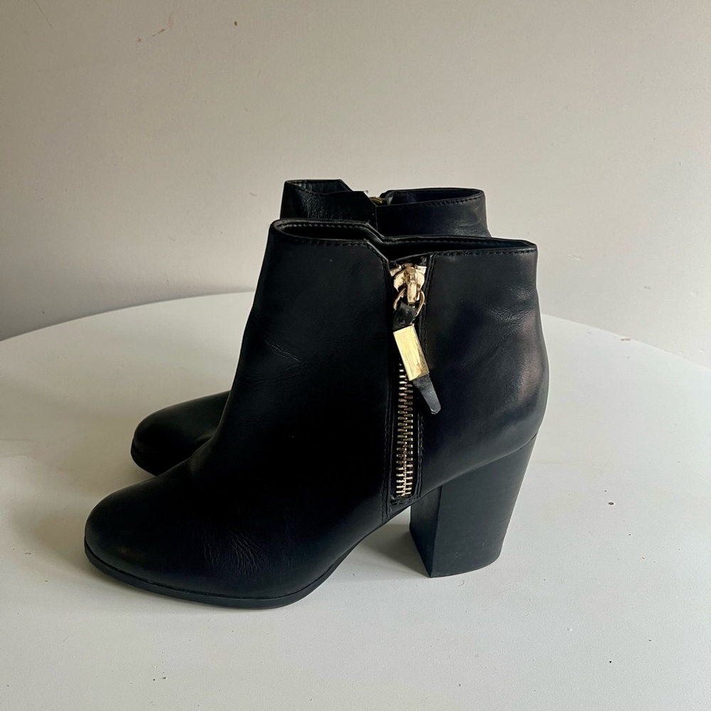 Aldo Black Leather Ankle Boots Gold Zip Chunky Heel Booties Size 9